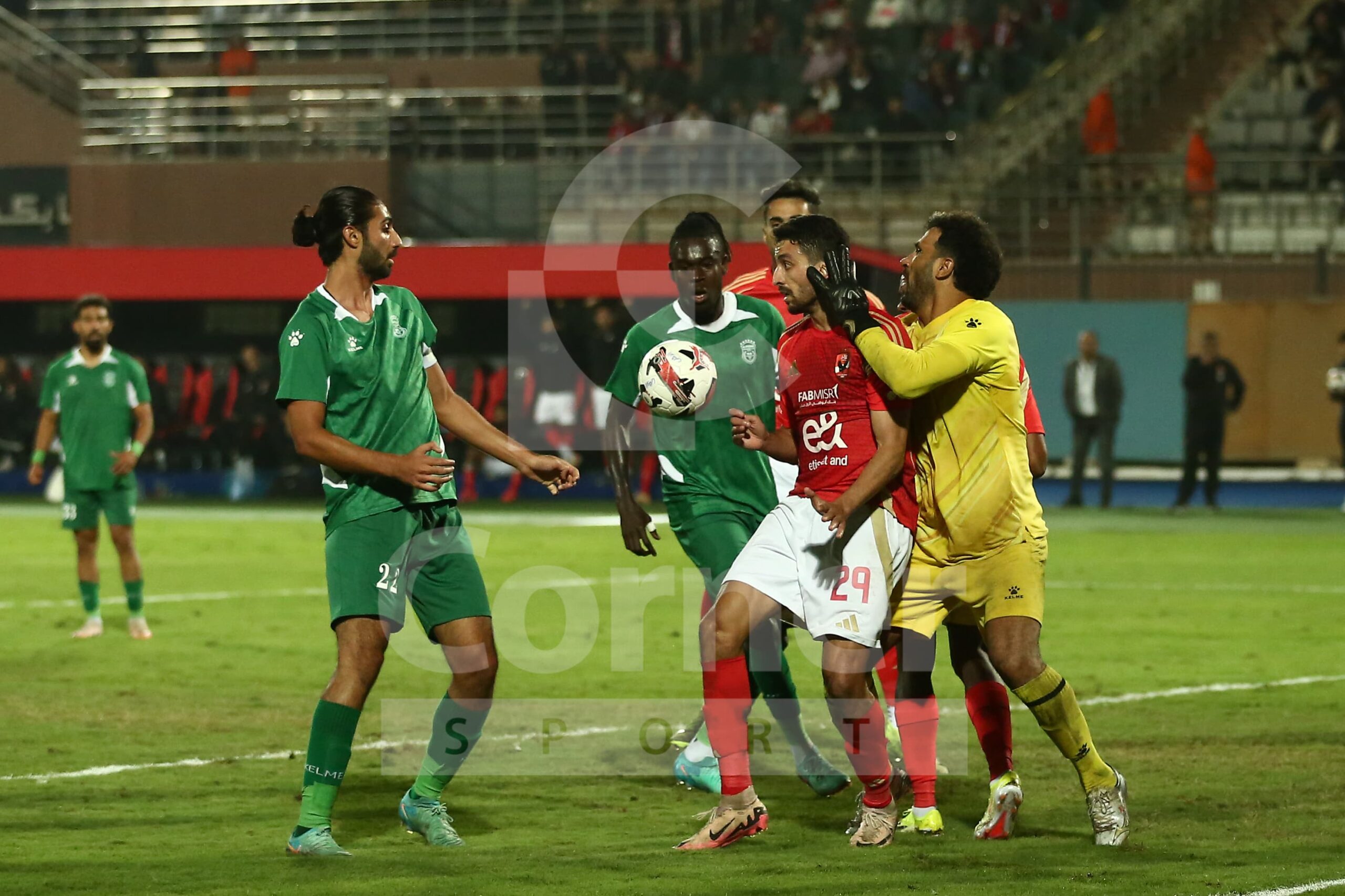 خبير تحكيمي يحسم الجدل حول الحالات المثيرة في مباراة الأهلي والاتحاد السكندري