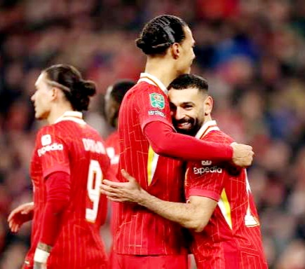 فان دايك يكشف أسرارًا صادمة عن محادثته مع محمد صلاح