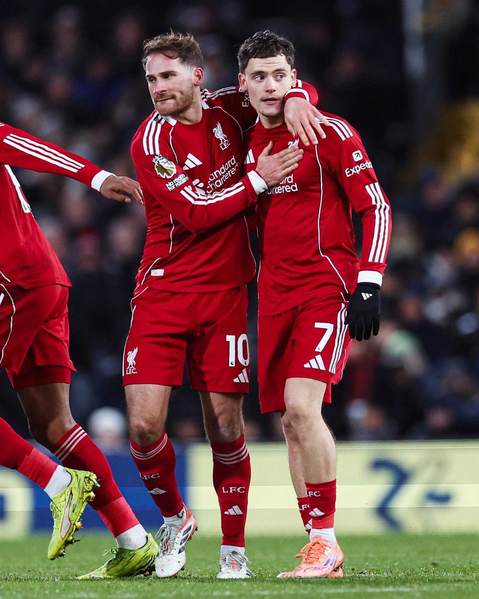 أنفيلد يشتعل باسم صلاح.. شاهد ردود فعل ورسائل جماهير ليفربول بعد التعادل مع فولهام